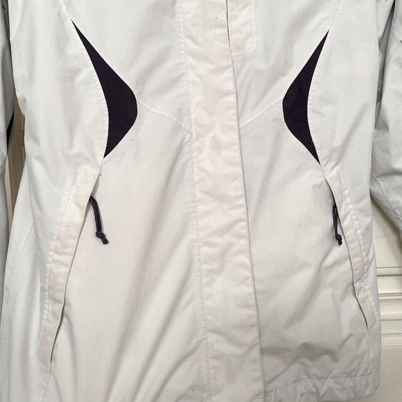 HyVent North Face Women’s rain Jacket - Picture 3 of 9